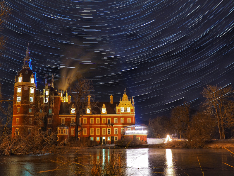 Startrail über dem neuen Schloss